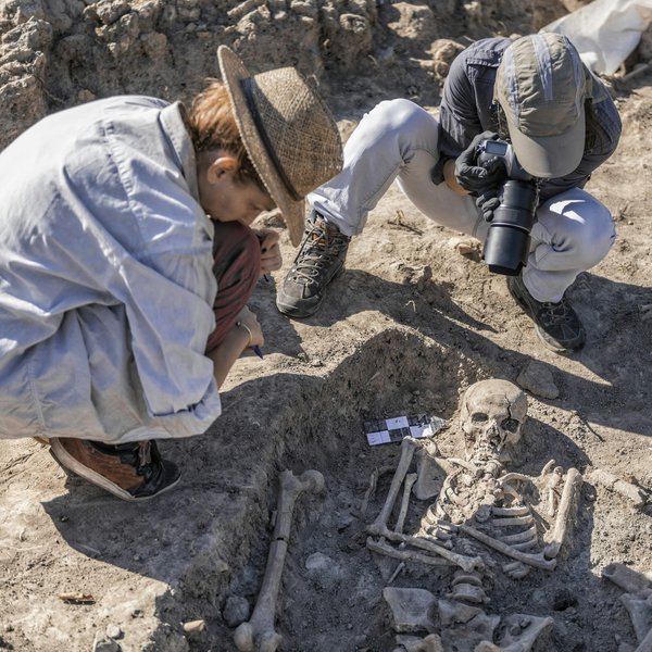 What are the essential tips for photographing your car for sale in the variable UK weather?